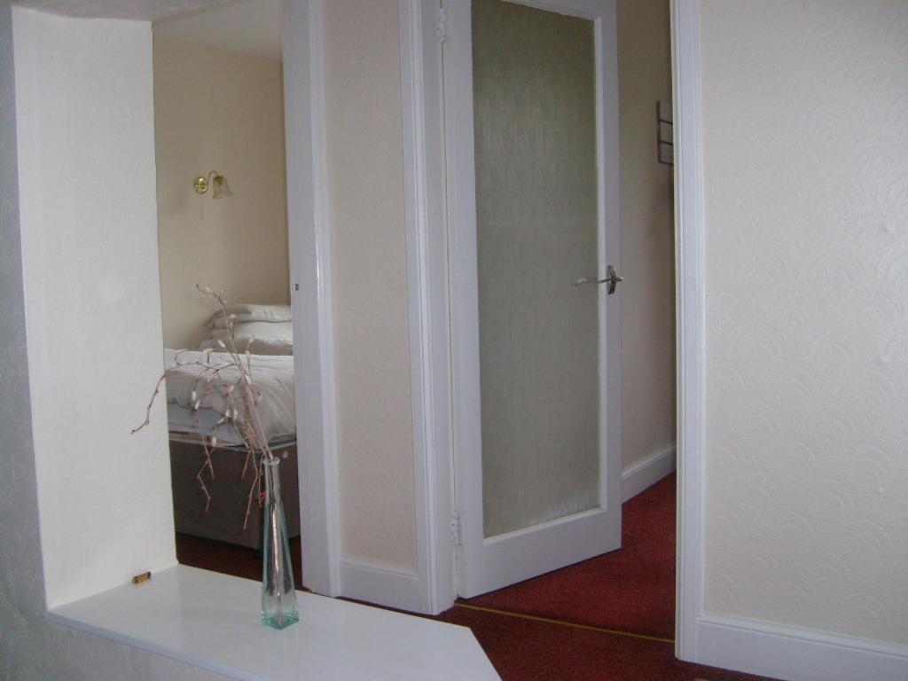 The Park Hotel Dumfries Room photo